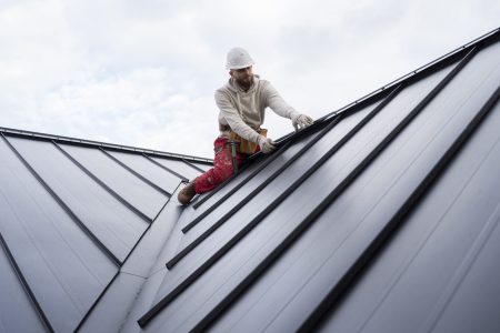 full-shot-construction-worker-roof (1)